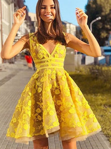 V Neck Yellow Appliques Short Tulle Homecoming Dresses