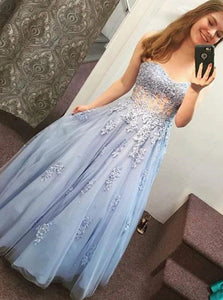 Sweetheart Lace Appliques Floor Length Tulle Prom Dresses 