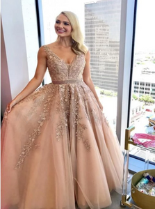 A Line V Neck Beadings Tulle Prom Dresses With Appliques