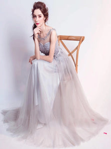 A Line Scoop Floor Length Tulle Prom Dresses With Appliques