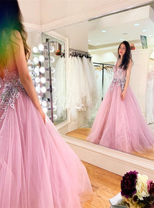 A Line V Neck Backless Tulle Appliques Prom Dresses