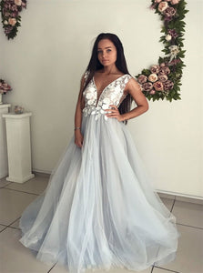 A Line Gray V Neck Tulle Appliques Prom Dresses